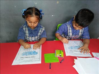 COLORING IN RAINY CLOUDS (PLAY WAY))